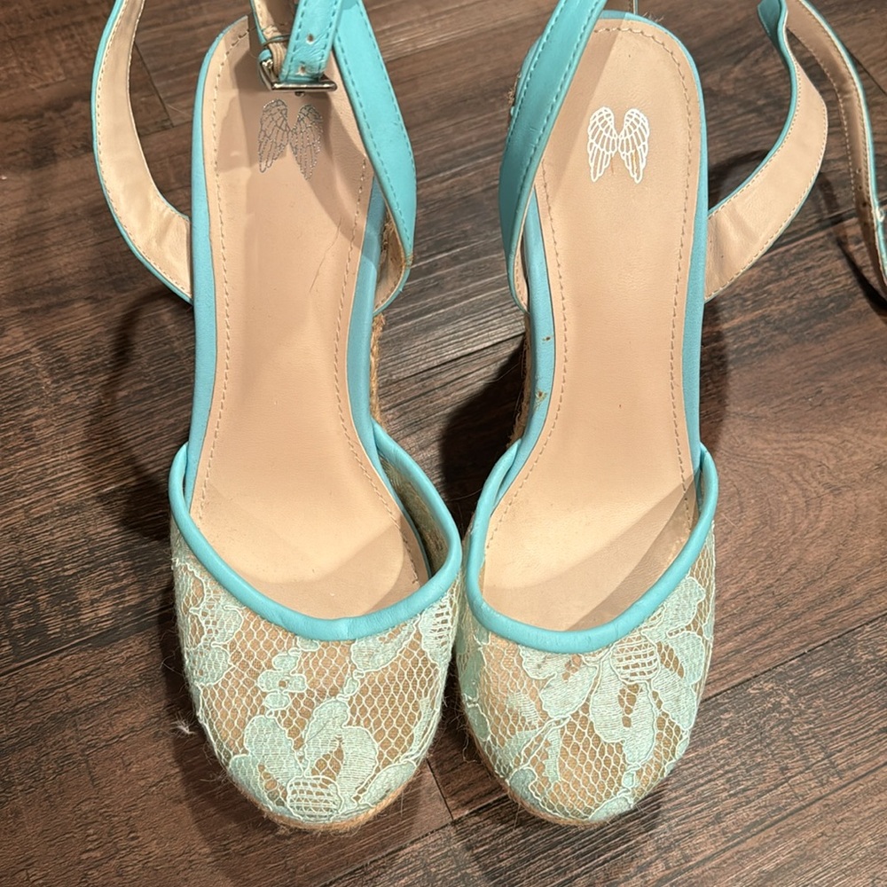 Wedges with lace detail - Picture 2 of 5